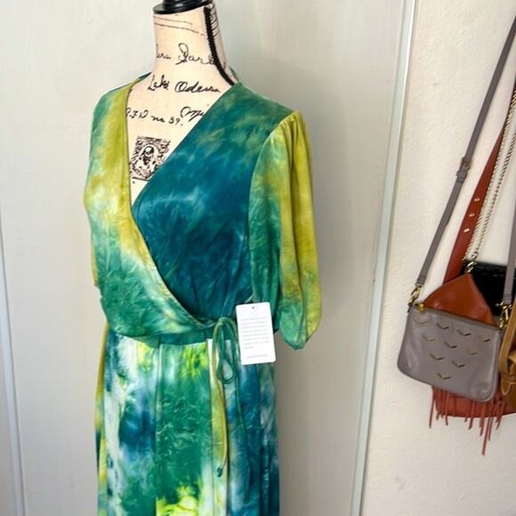 NWT! Velvet Torch Tie-Dye Puff Sleeve Wrap Dress Size Large - Picture 4 of 9
